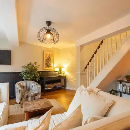 Host & - The Coachman's House